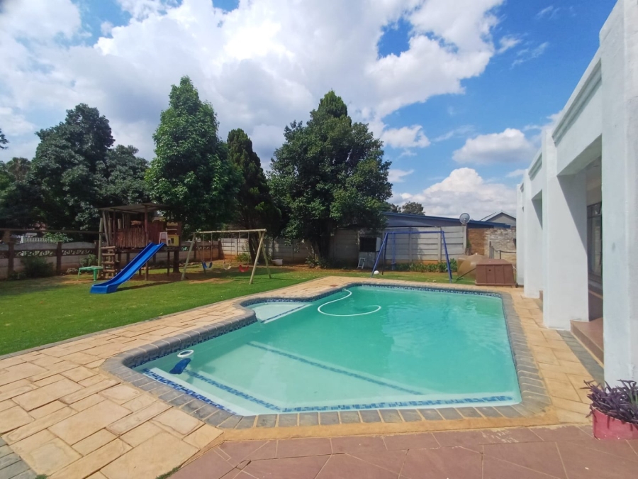 4 Bedroom Property for Sale in Flamwood North West